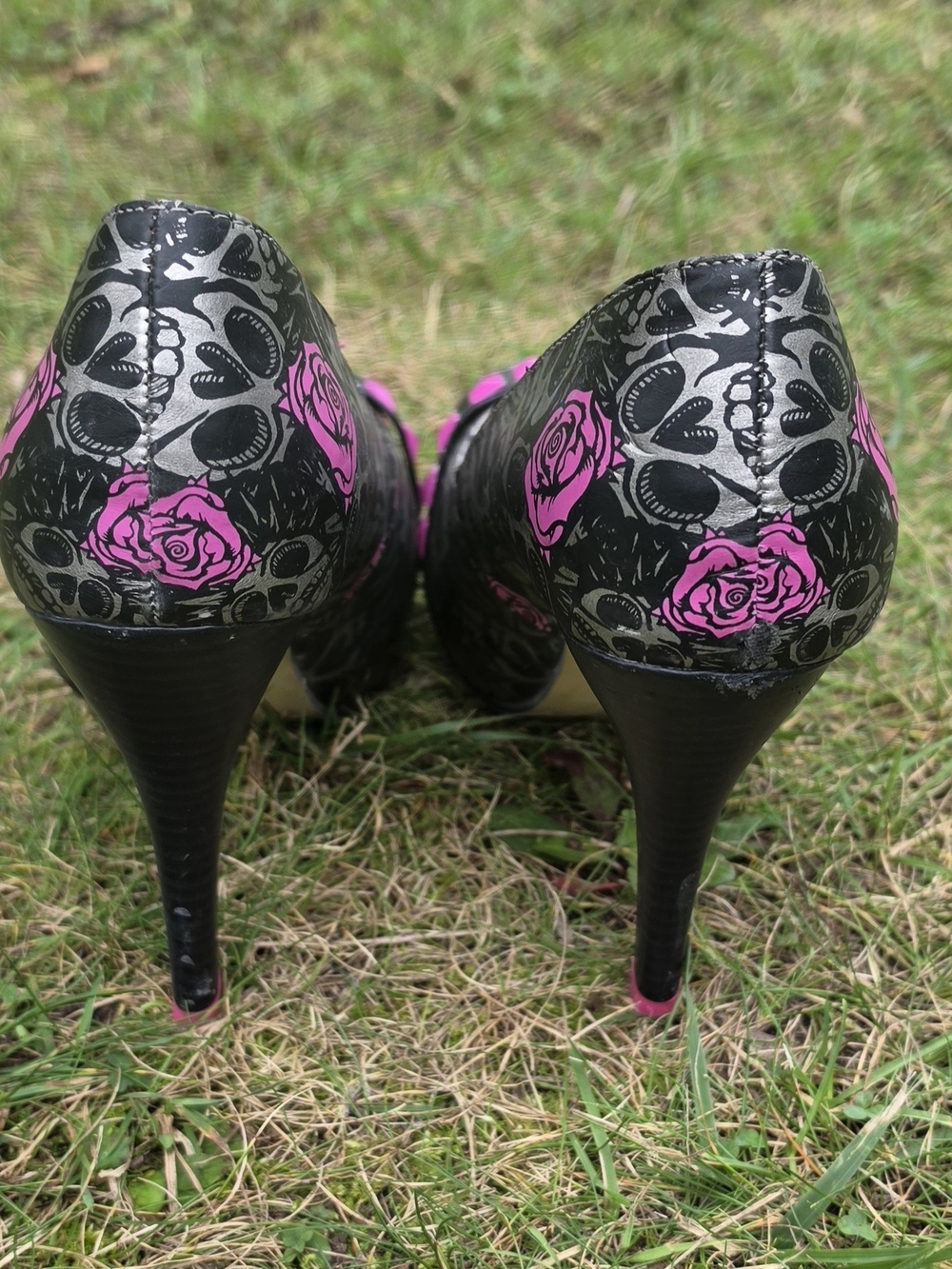 Iron Fist "Muerte Punk" Black Gray Skulls Pink Roses Stud Peep-Toe Heels Size 7 - Picture 4 of 7